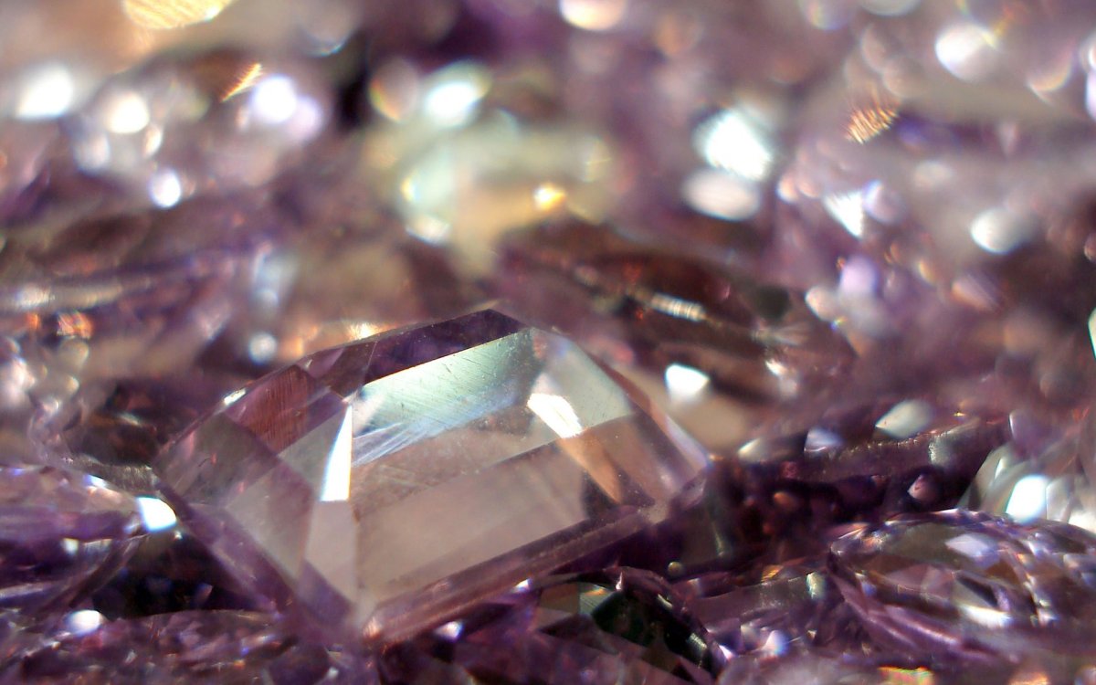 Фиалковый топаз