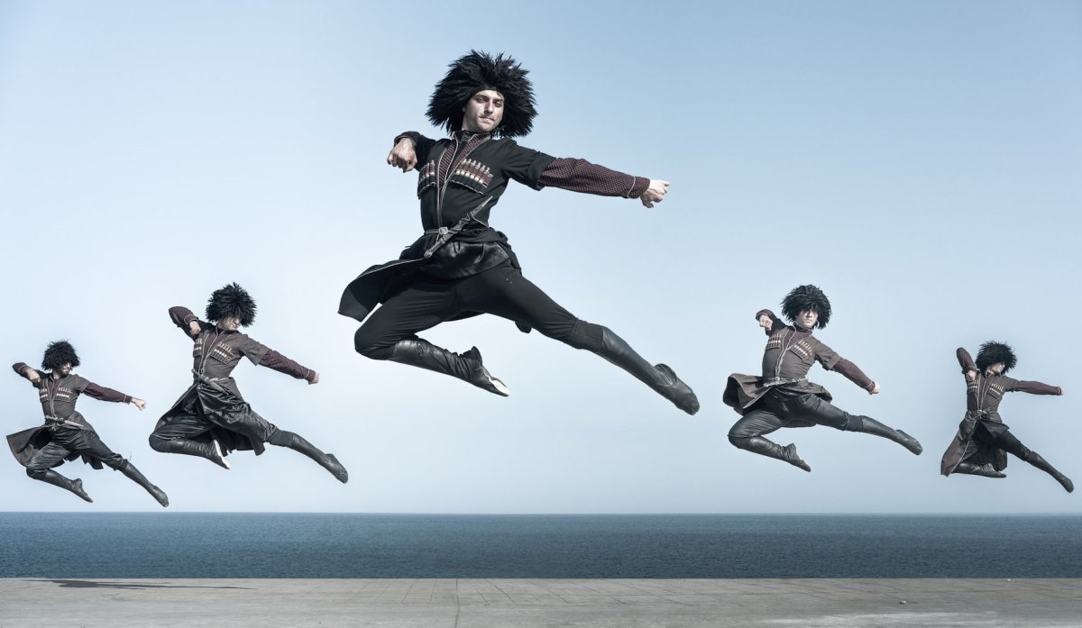 Джигит танцует