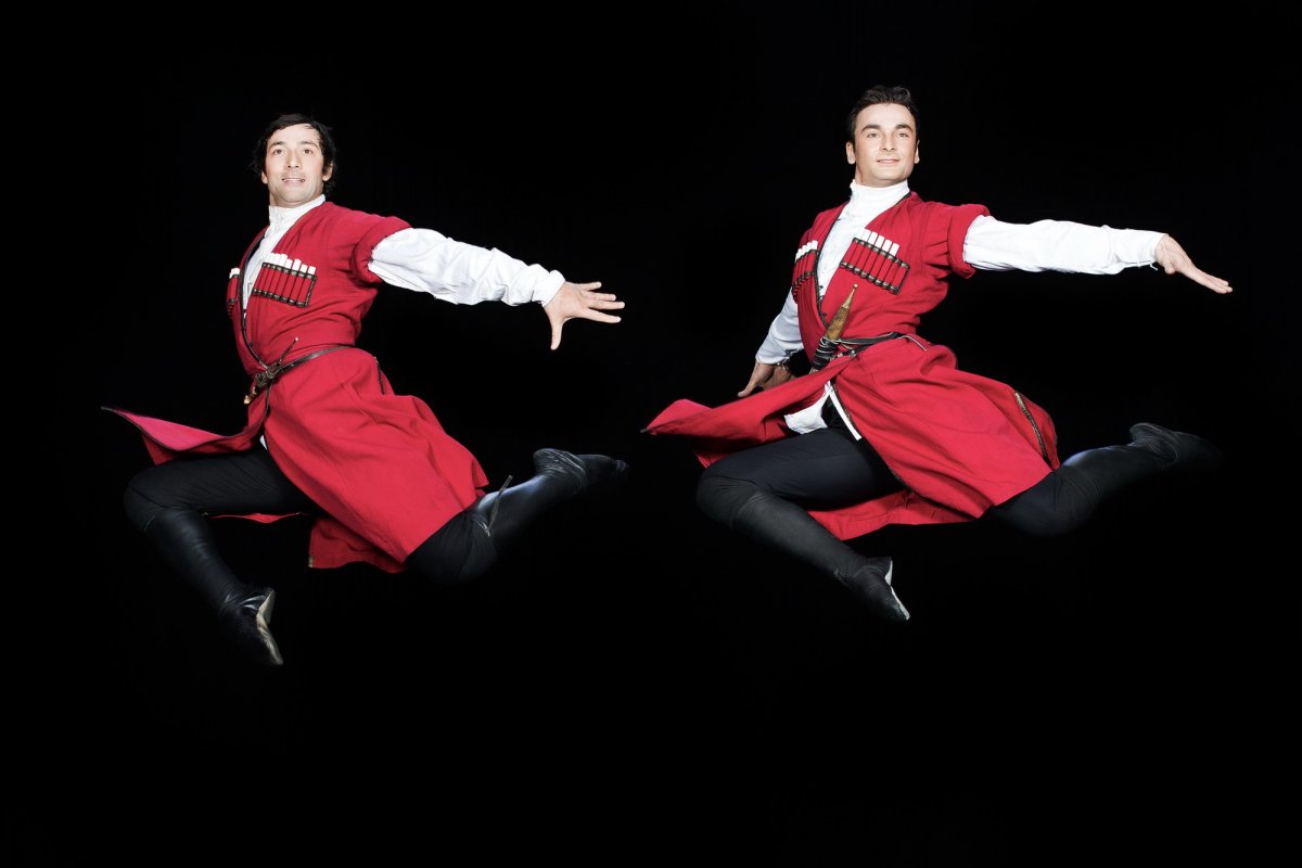 Танец с кинжалами