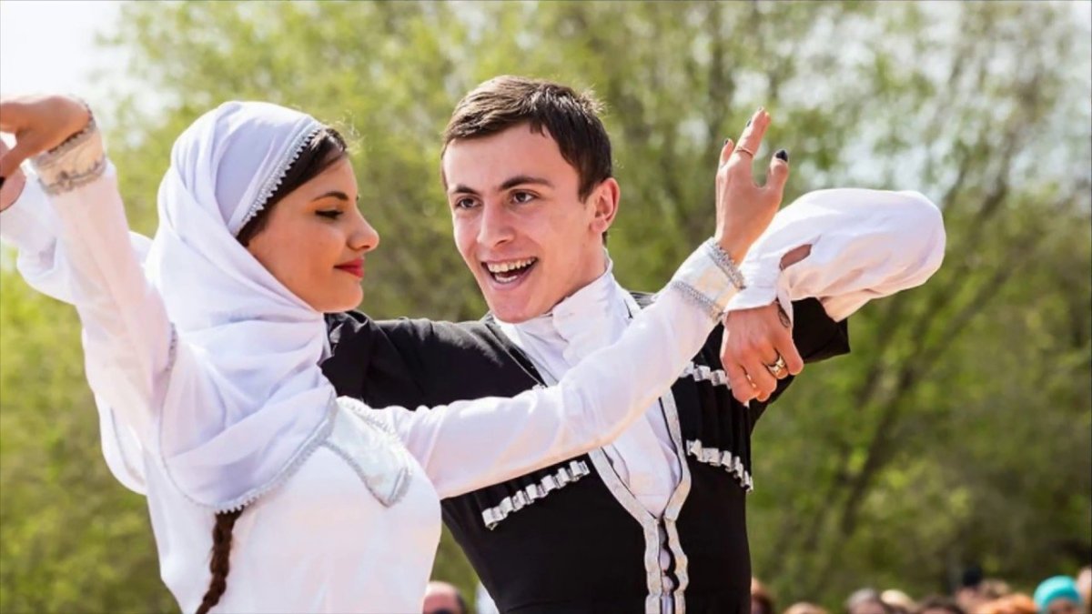 Народов Кавказа чеченцы танец