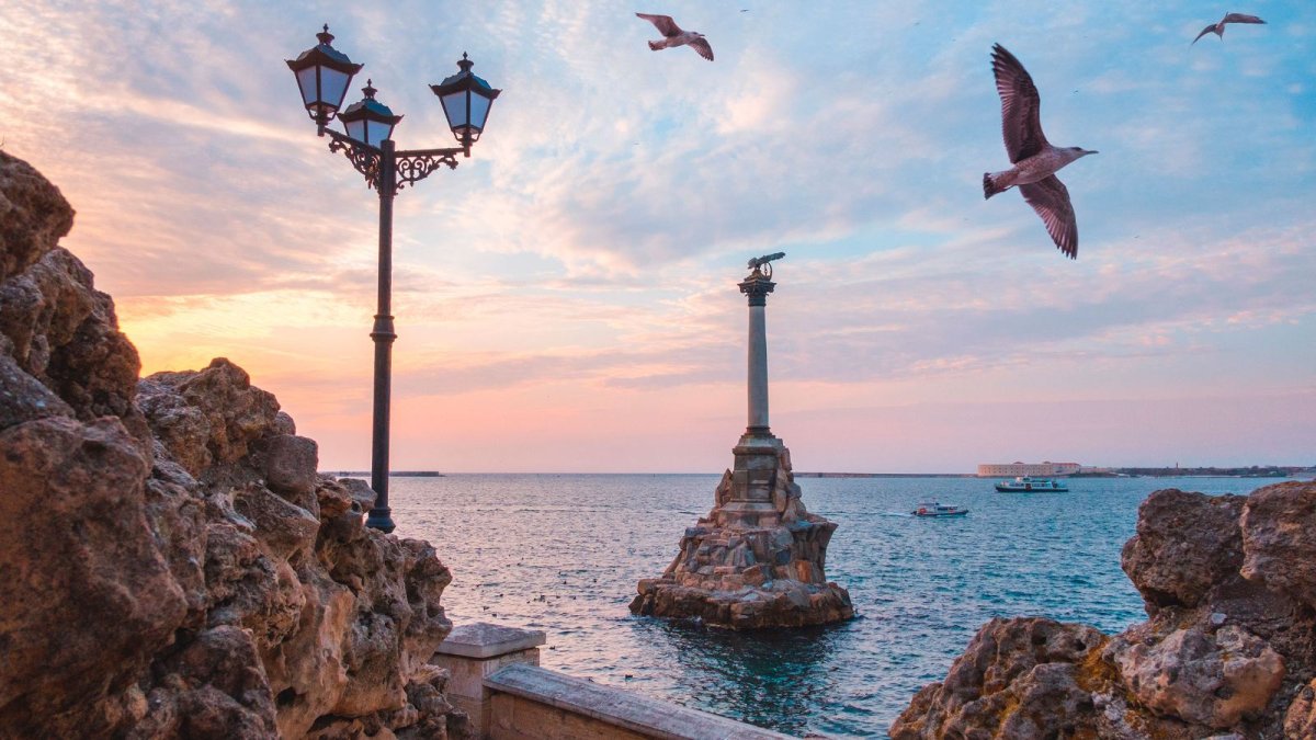 Памятник затопленным кораблям в Севастополе Югансон