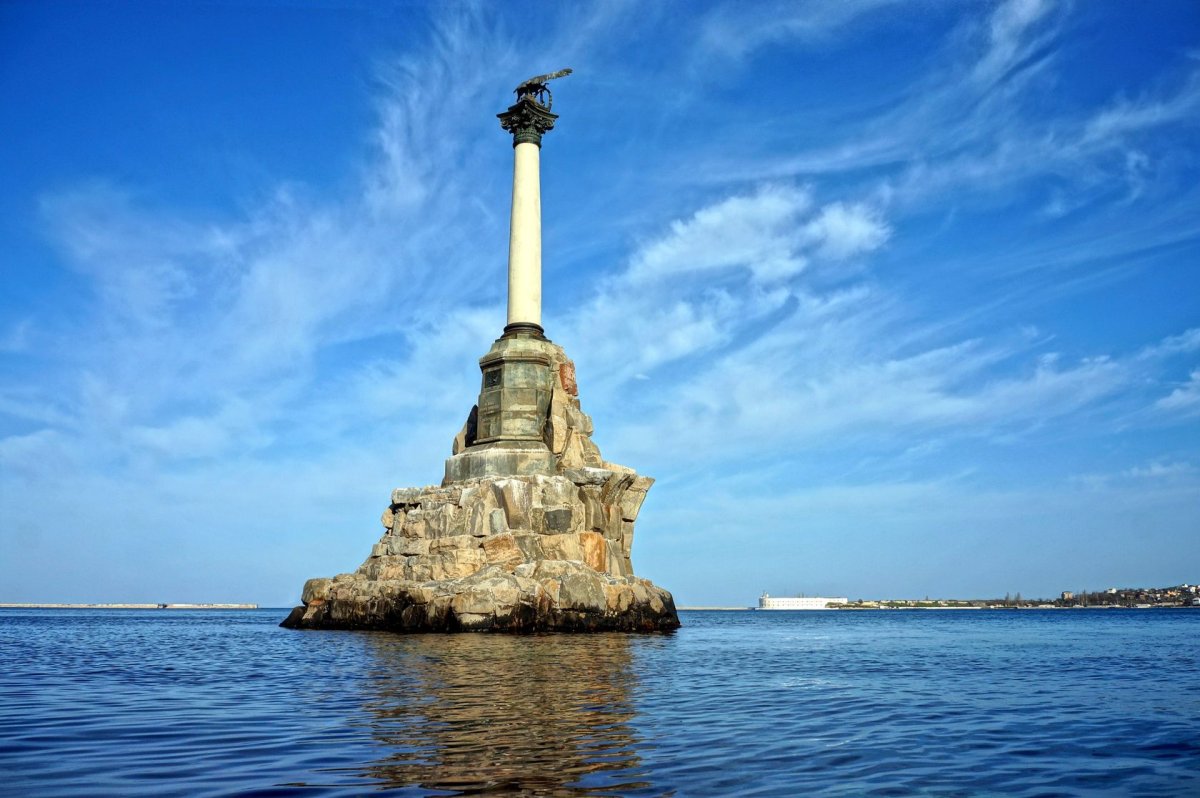 Памятник затонувшим кораблям в Севастополе