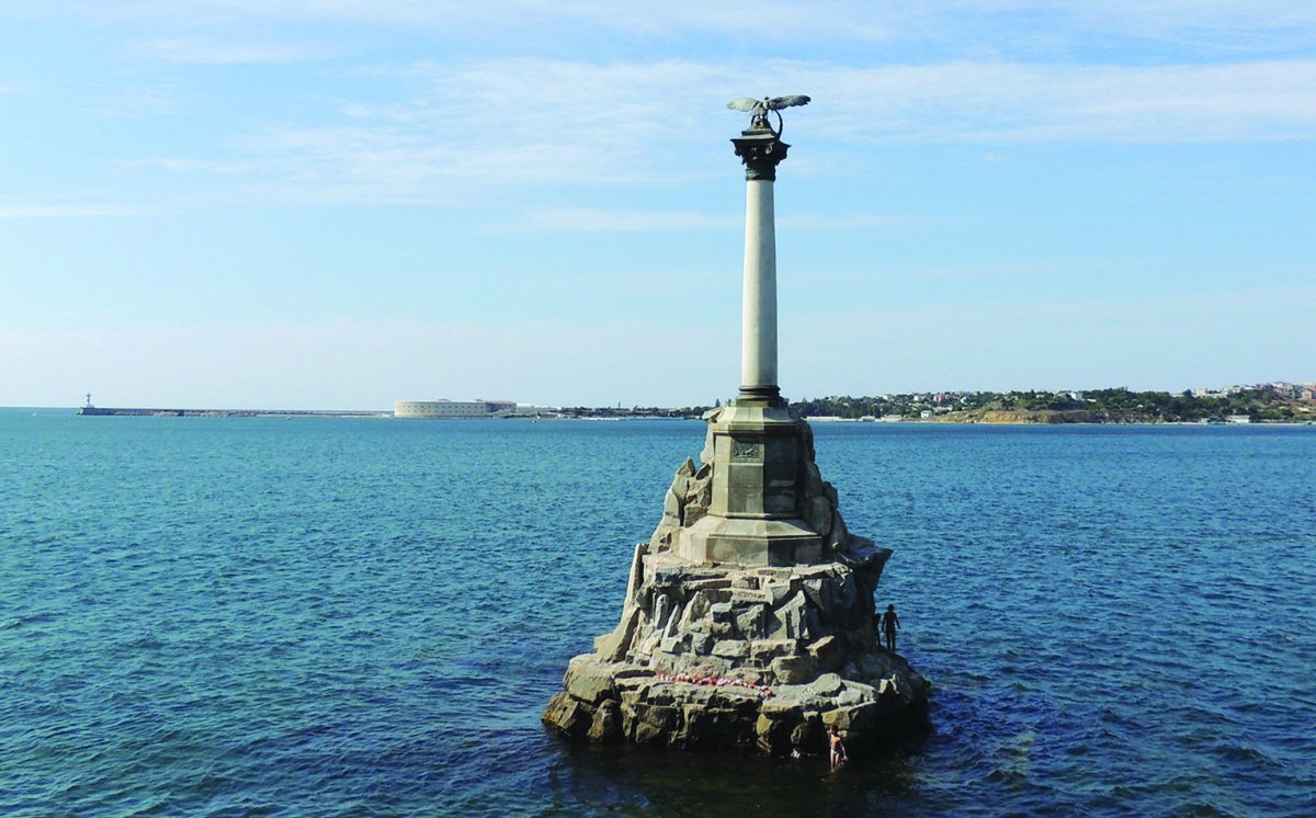 Памятник затонувшим кораблям в Севастополе