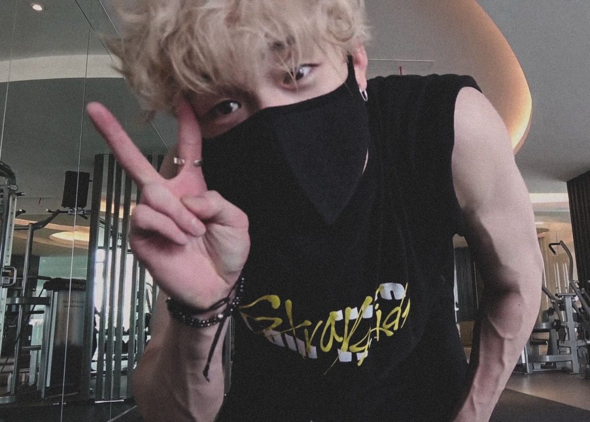 Кристофер бан Чан руки