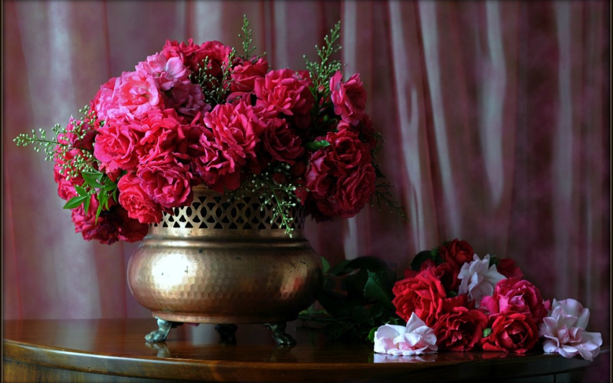 Шикарные цветы для дамы вечерние