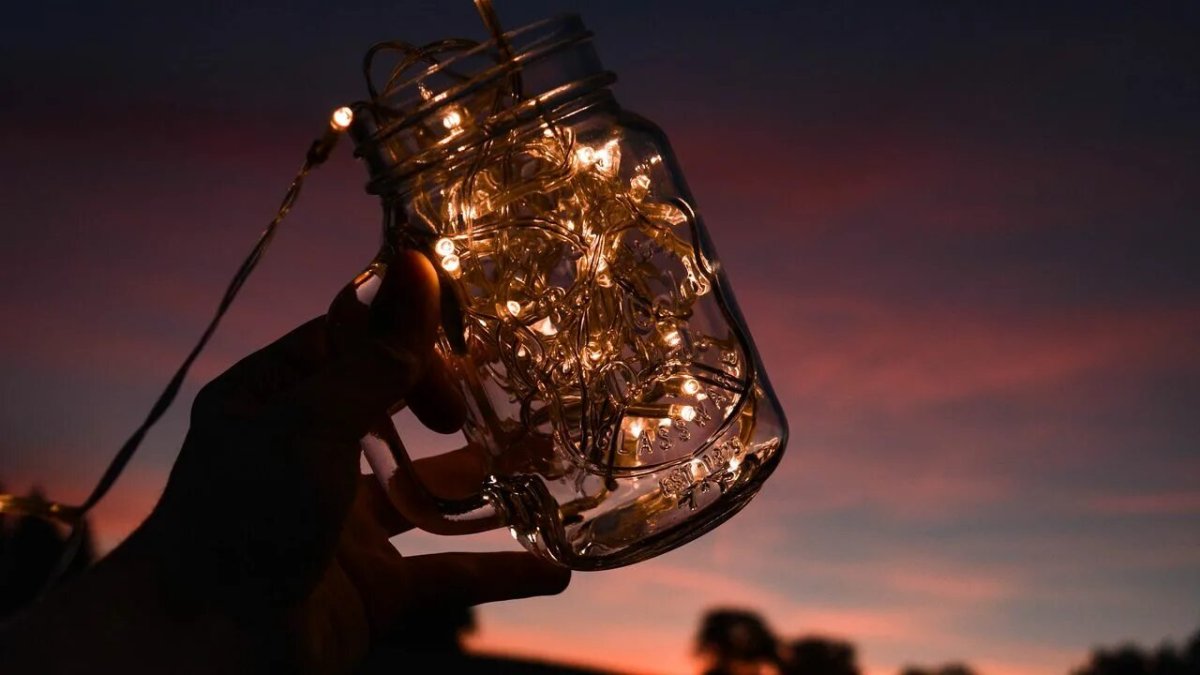 Гирлянда в руках