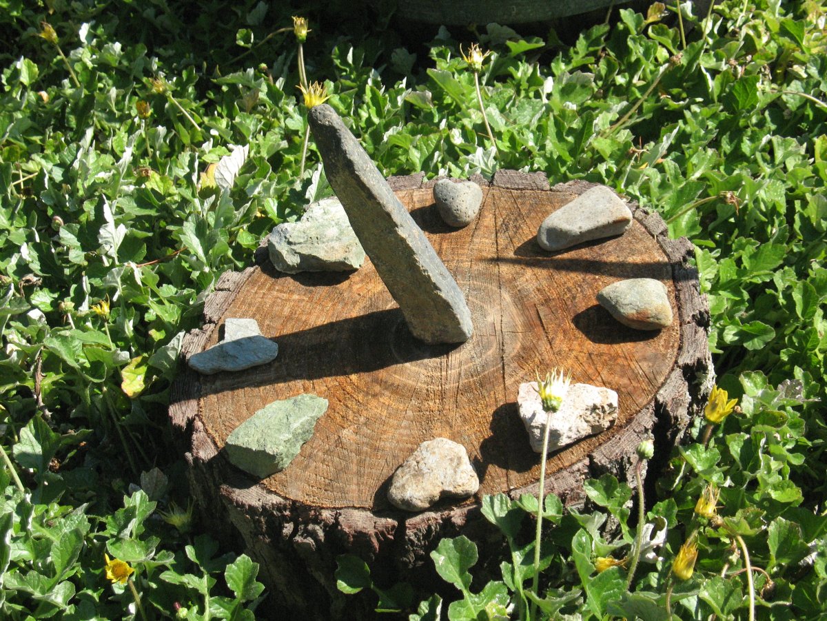 Солнечные часы для сада