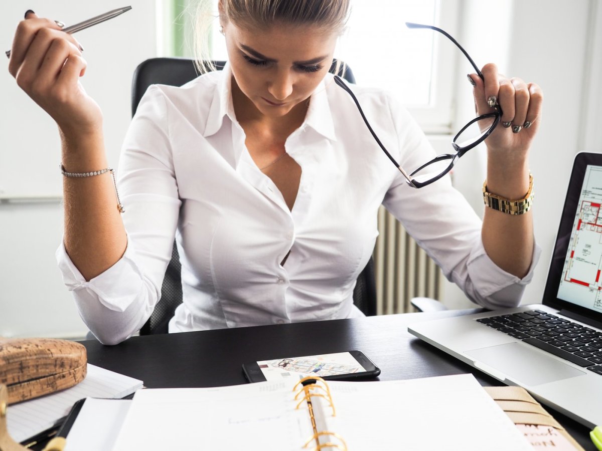 Красивые женщины в офисе