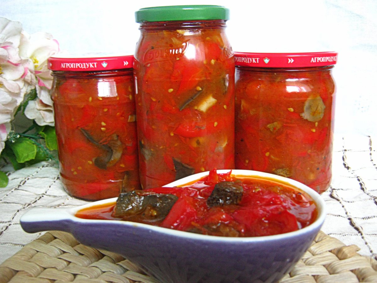 Лечо из болгарского перца моркови и лука с помидорами