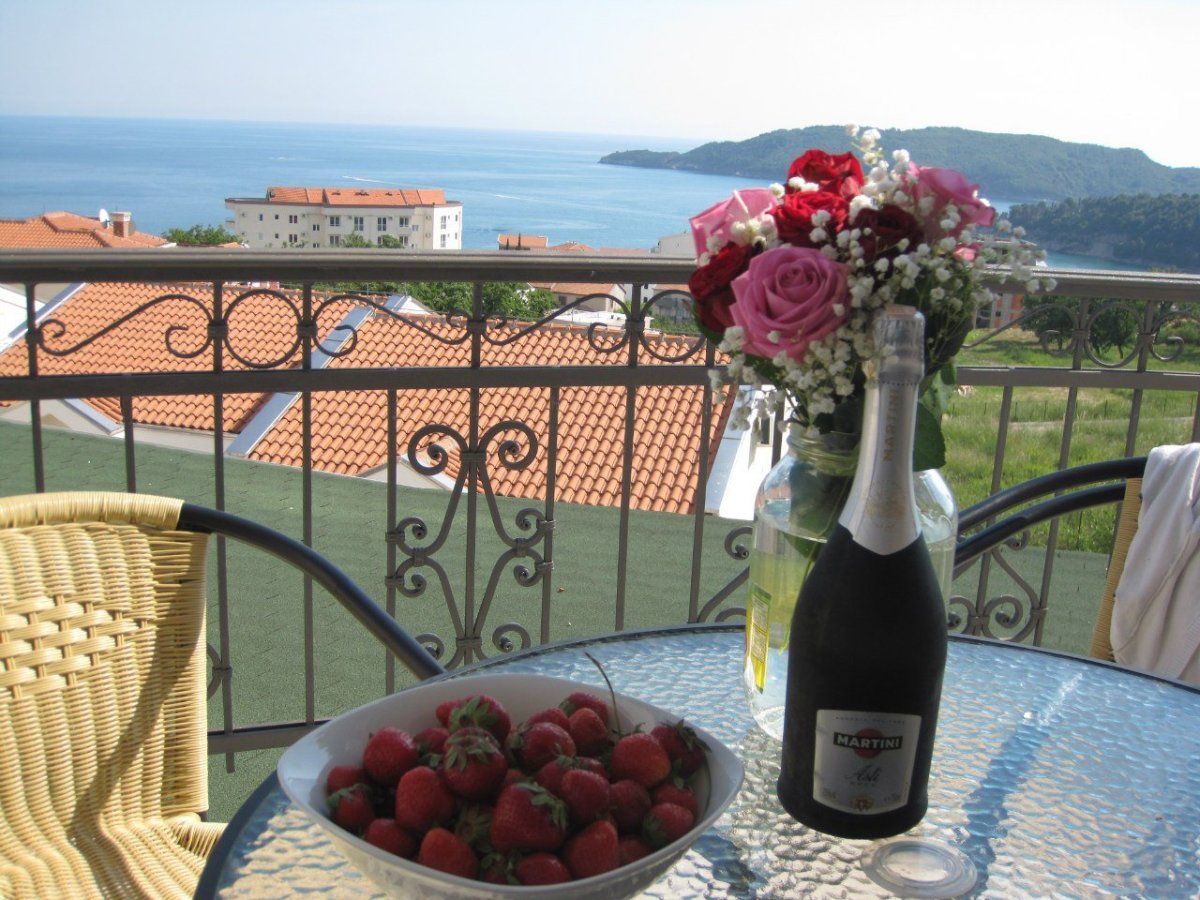 Открытки с добрым утром с клубникой