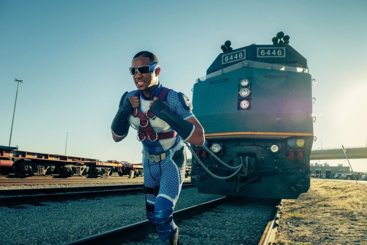 Девушка в вагоне поезда