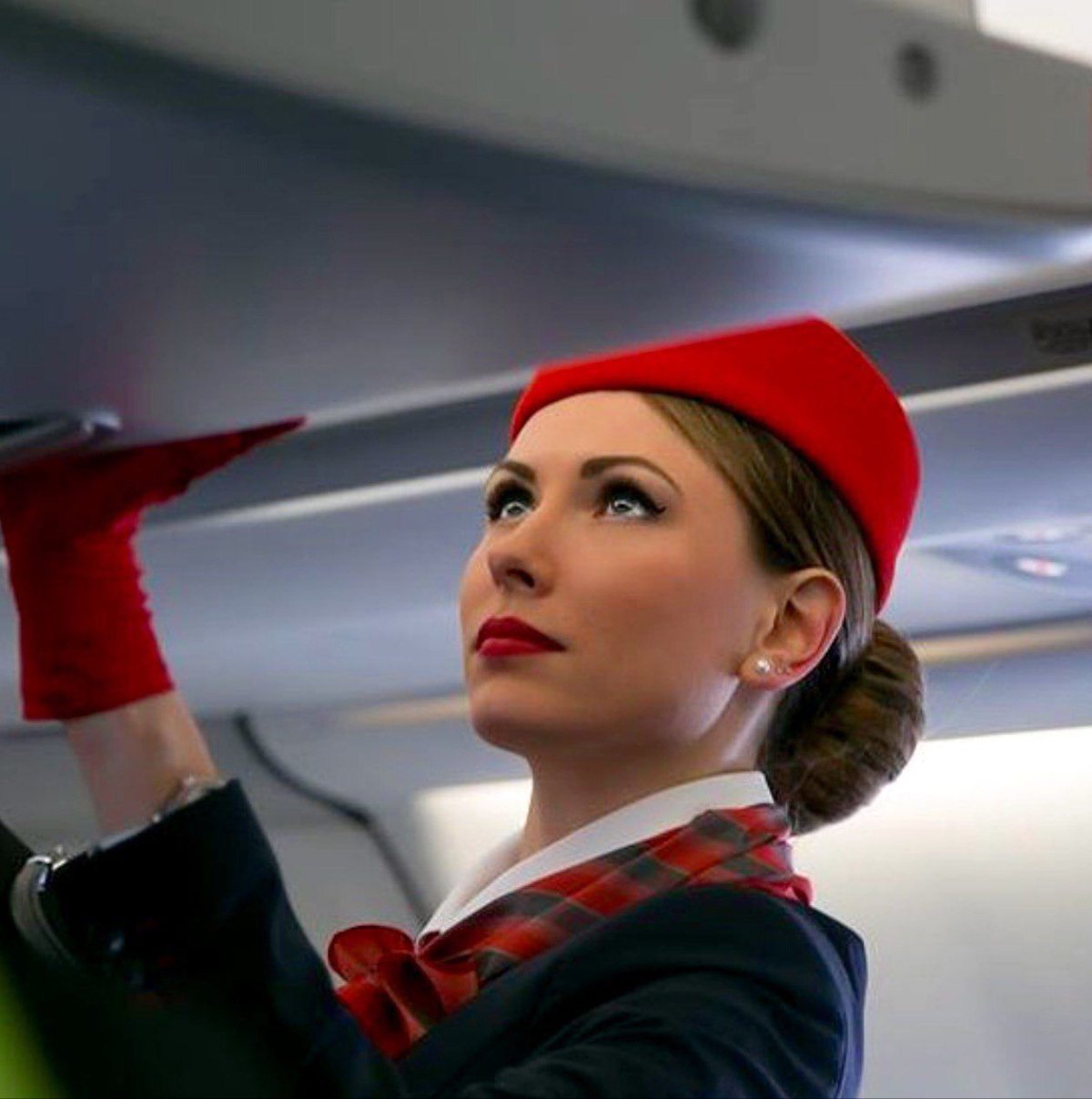 The Flight attendant сериал