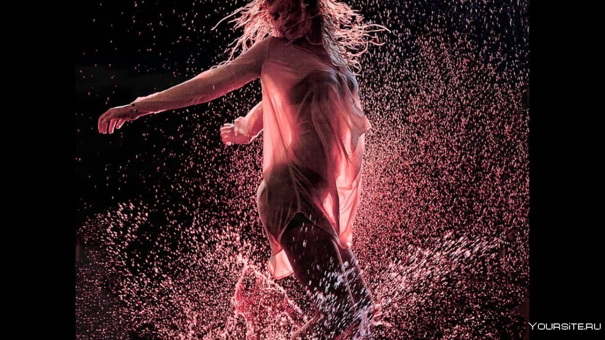 Девушка под дождем