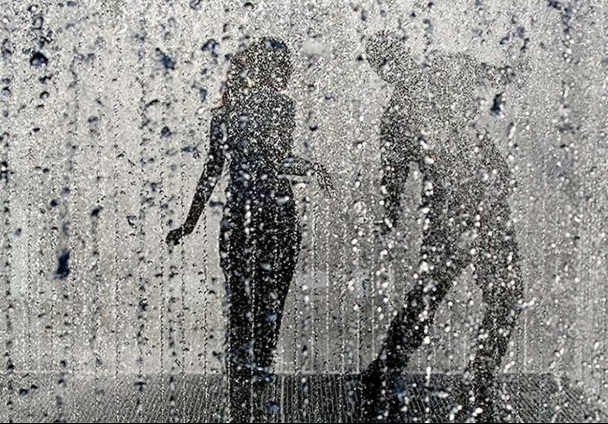 Гулять под дождем