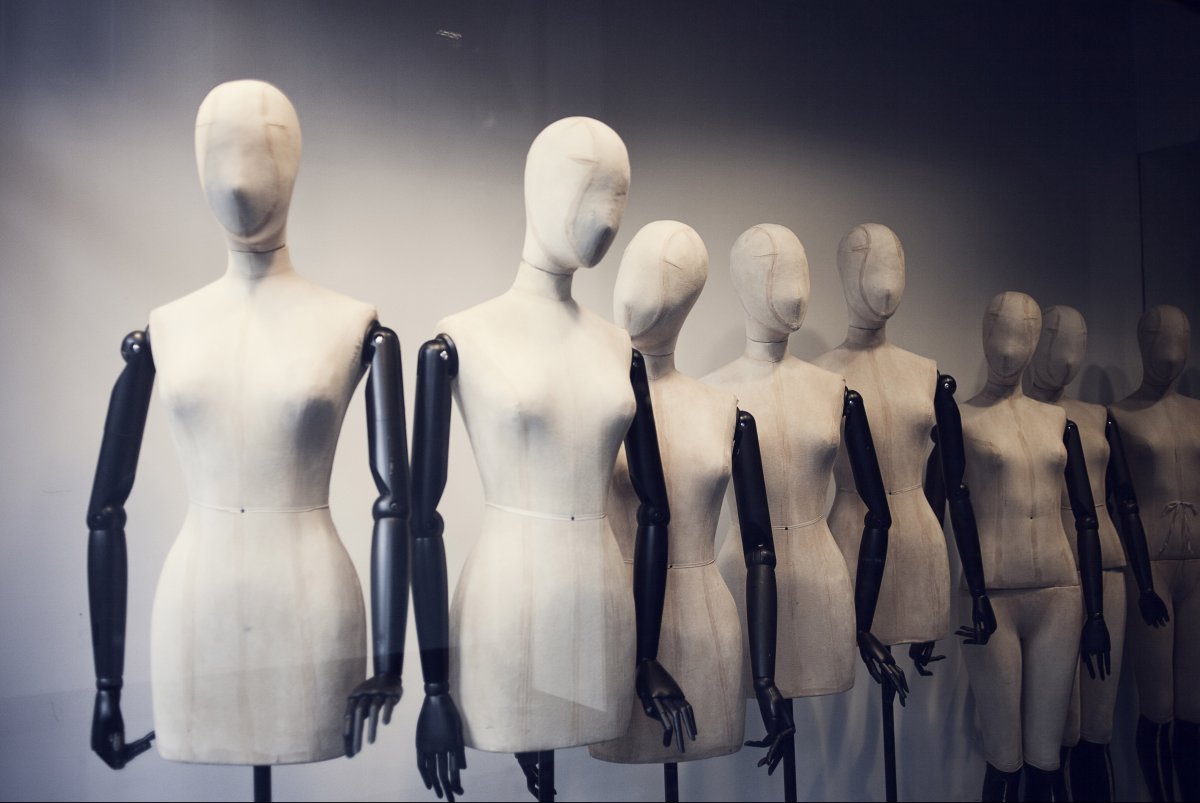 Много манекенов