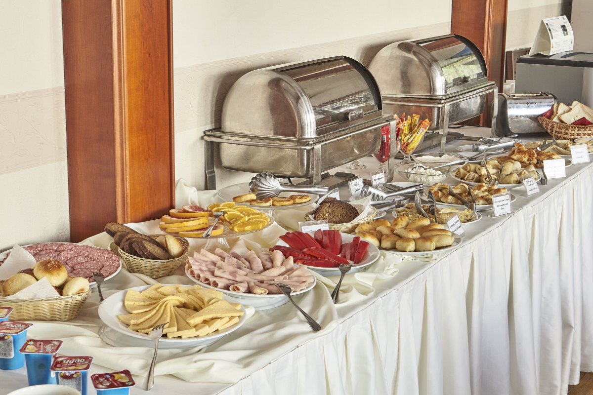 Шведский стол в гостинице