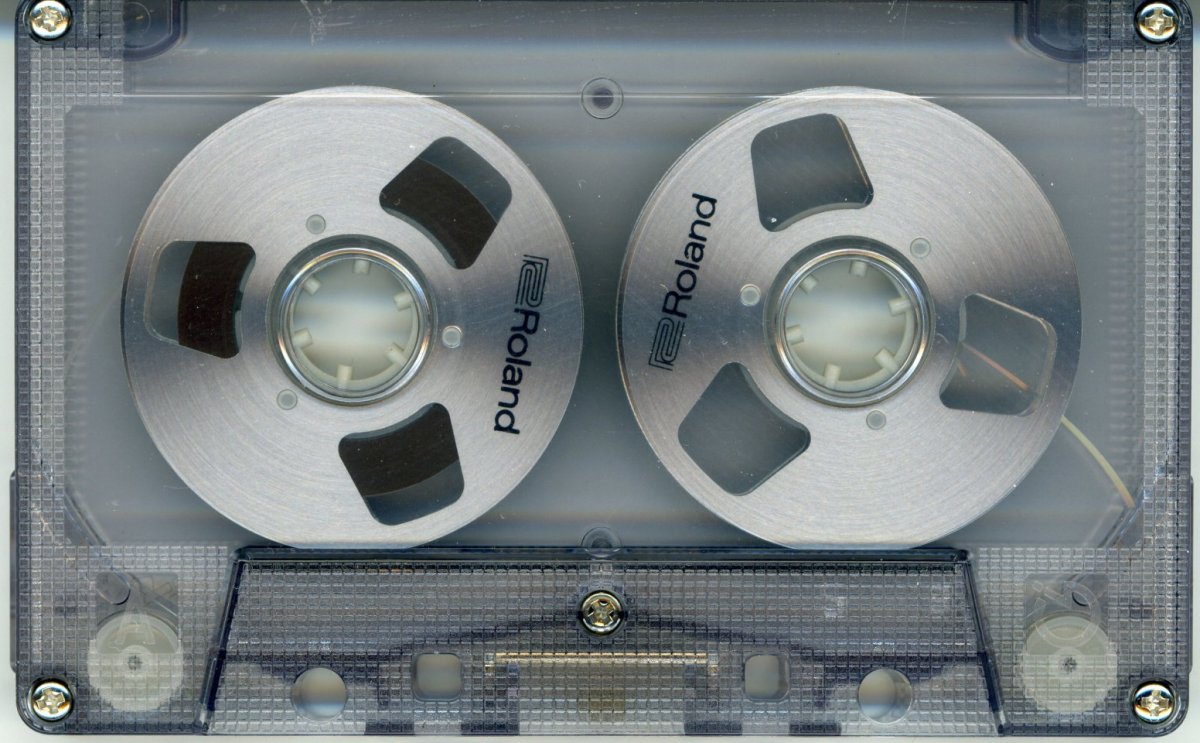 Магнитофонная кассета из 90х