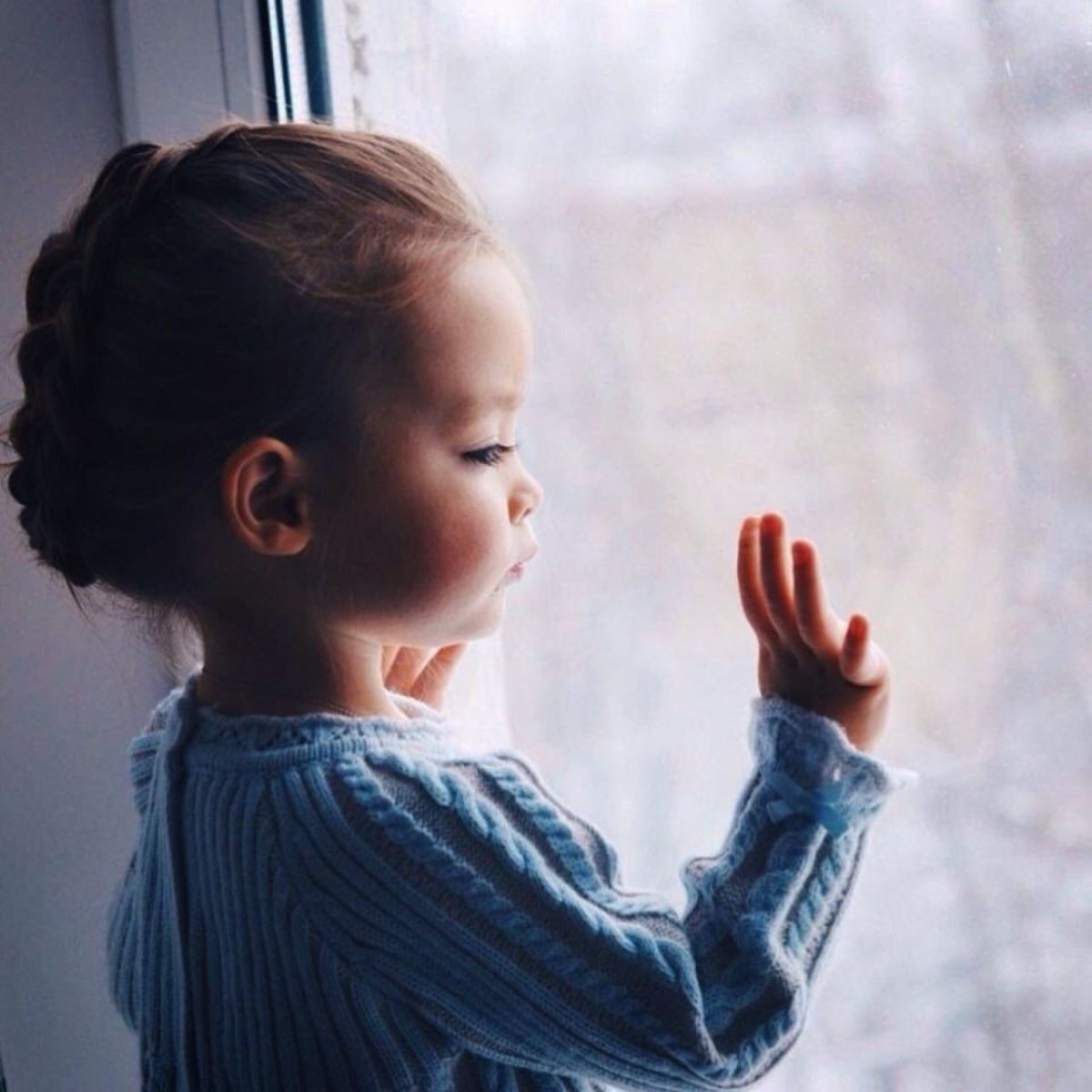 Маленькие дети из детдома