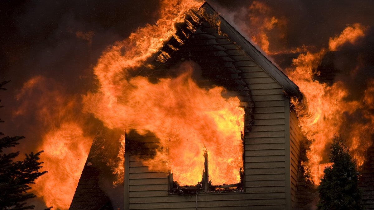 Пожарная машина и дом для малышей