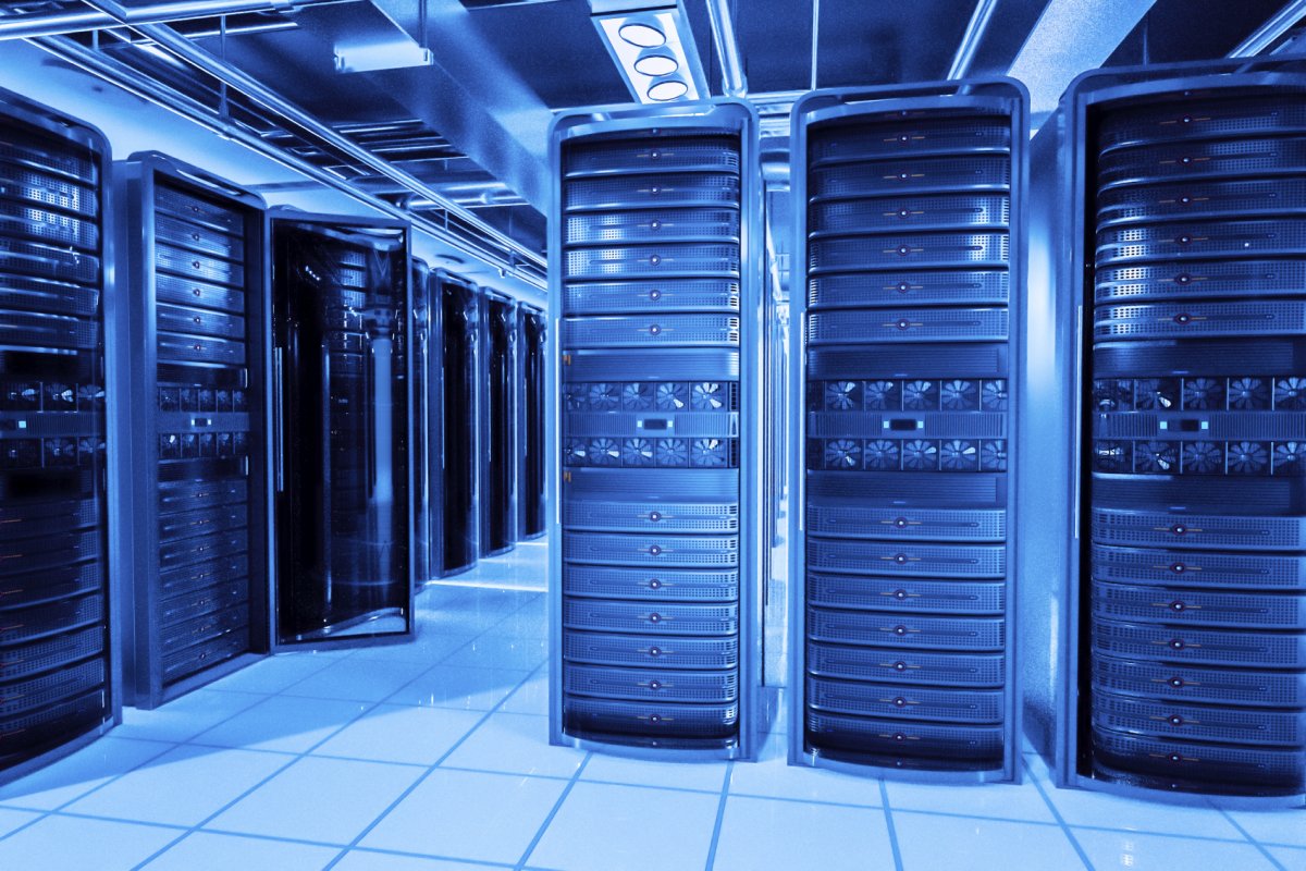 Серверная стойка с серверами