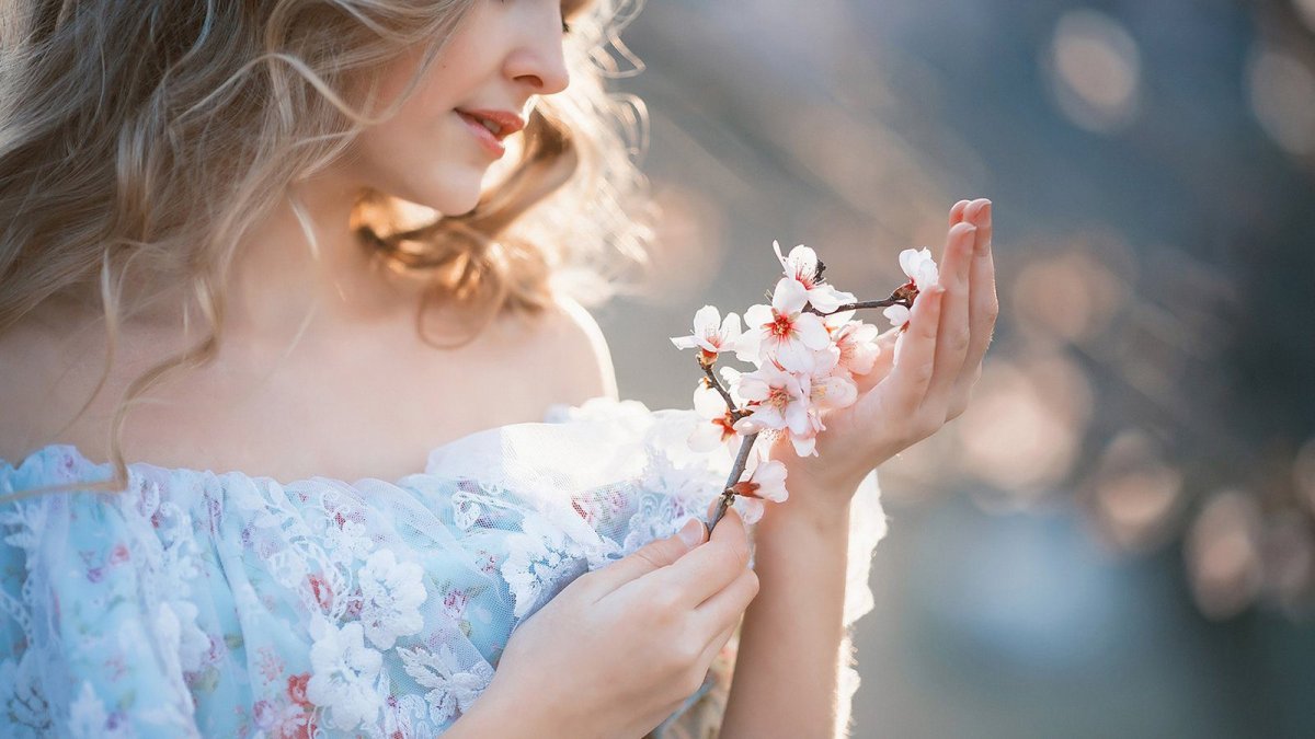 Девушка легкость