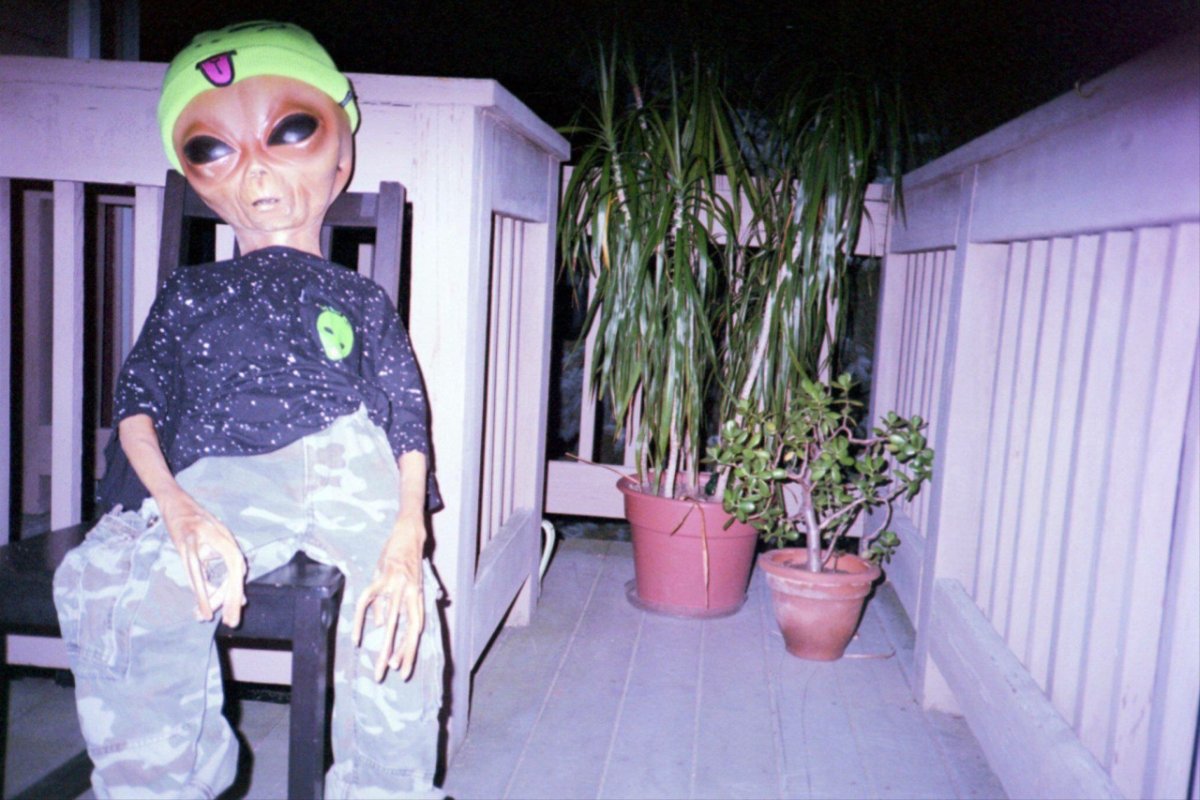 Девушка из НЛО