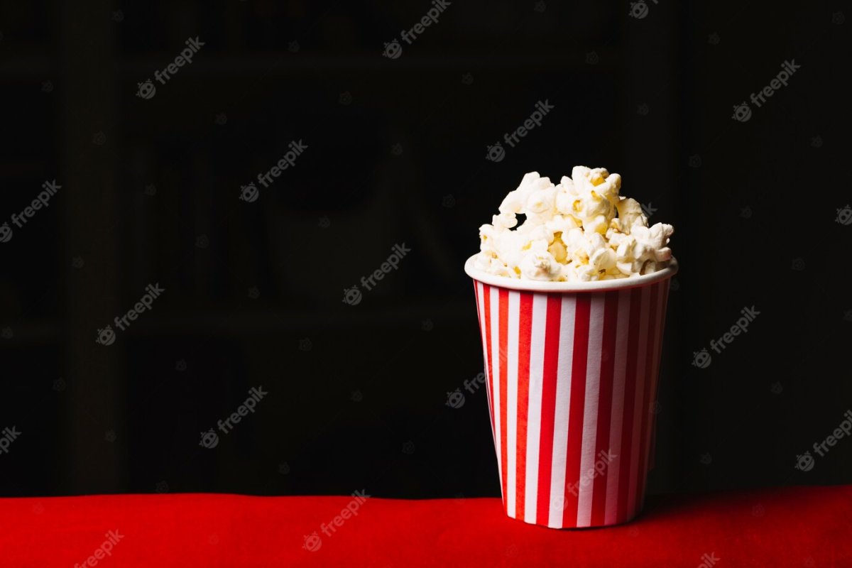 Попкорн на черном фоне