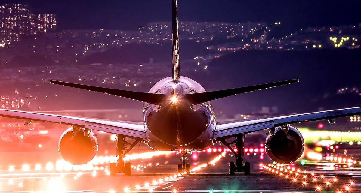 Самолет взлетает