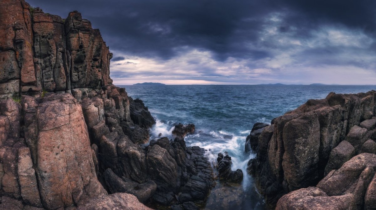 Вид со скалы на море