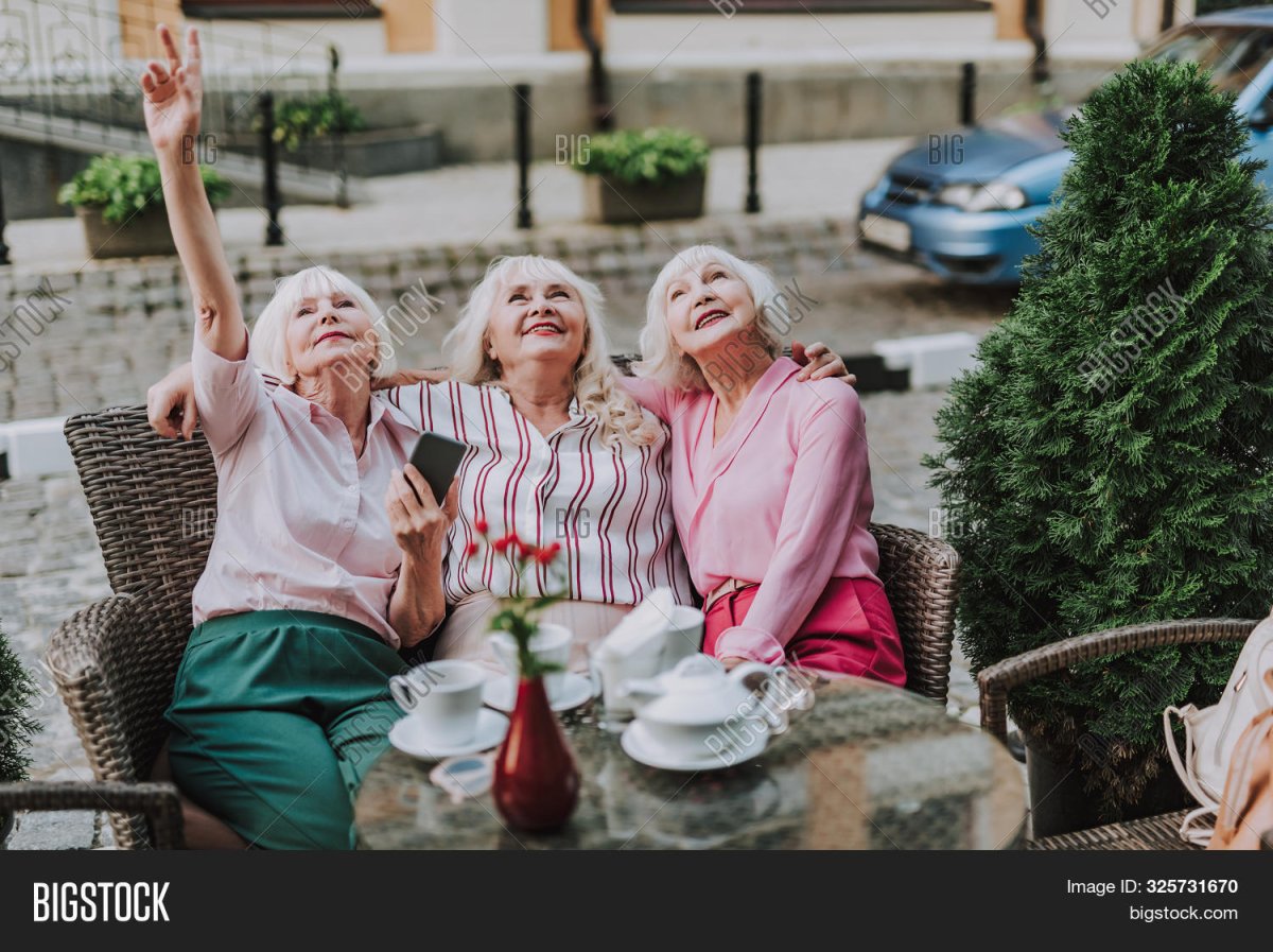 Три красивые старухи