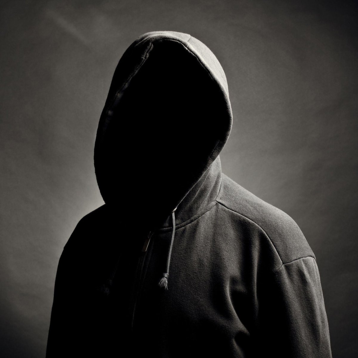 Мужское лицо в тени