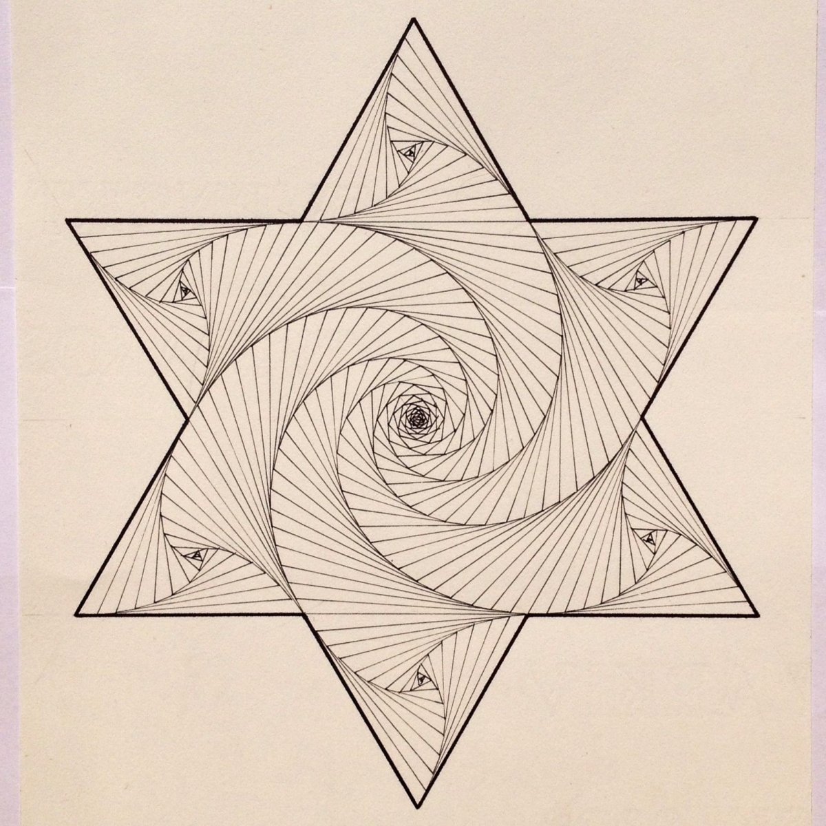 Геометрический симметричный рисунок