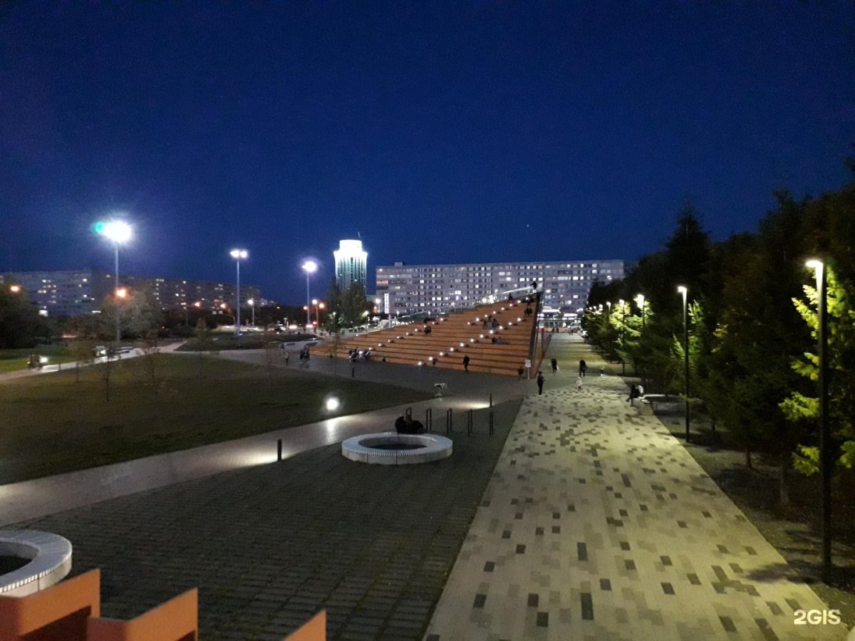 Набережные Челны Азатлык Челны площадь