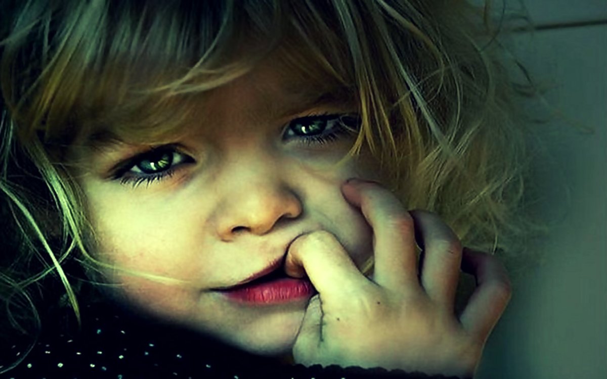 Плачущий ребенок мультяшный