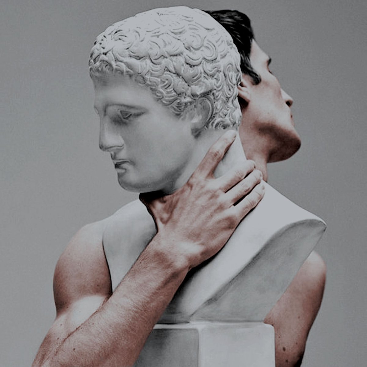 Мужская скульптура