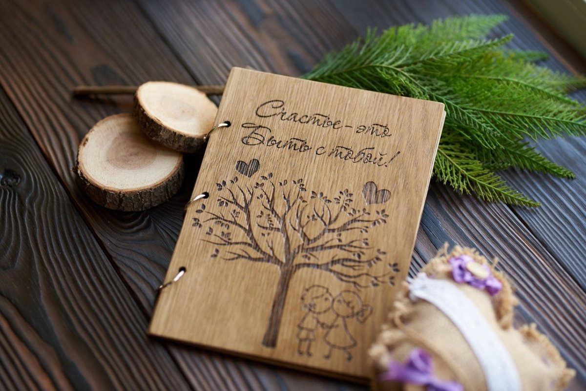 Дерево с сердечками