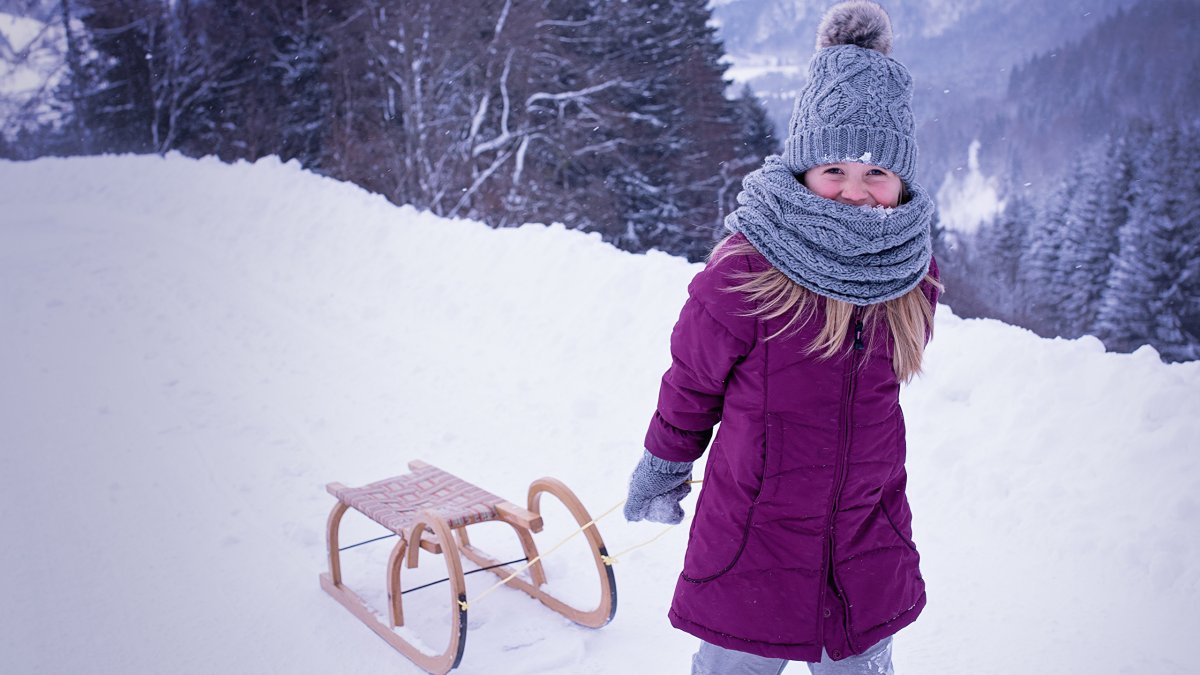 Кататься на санках