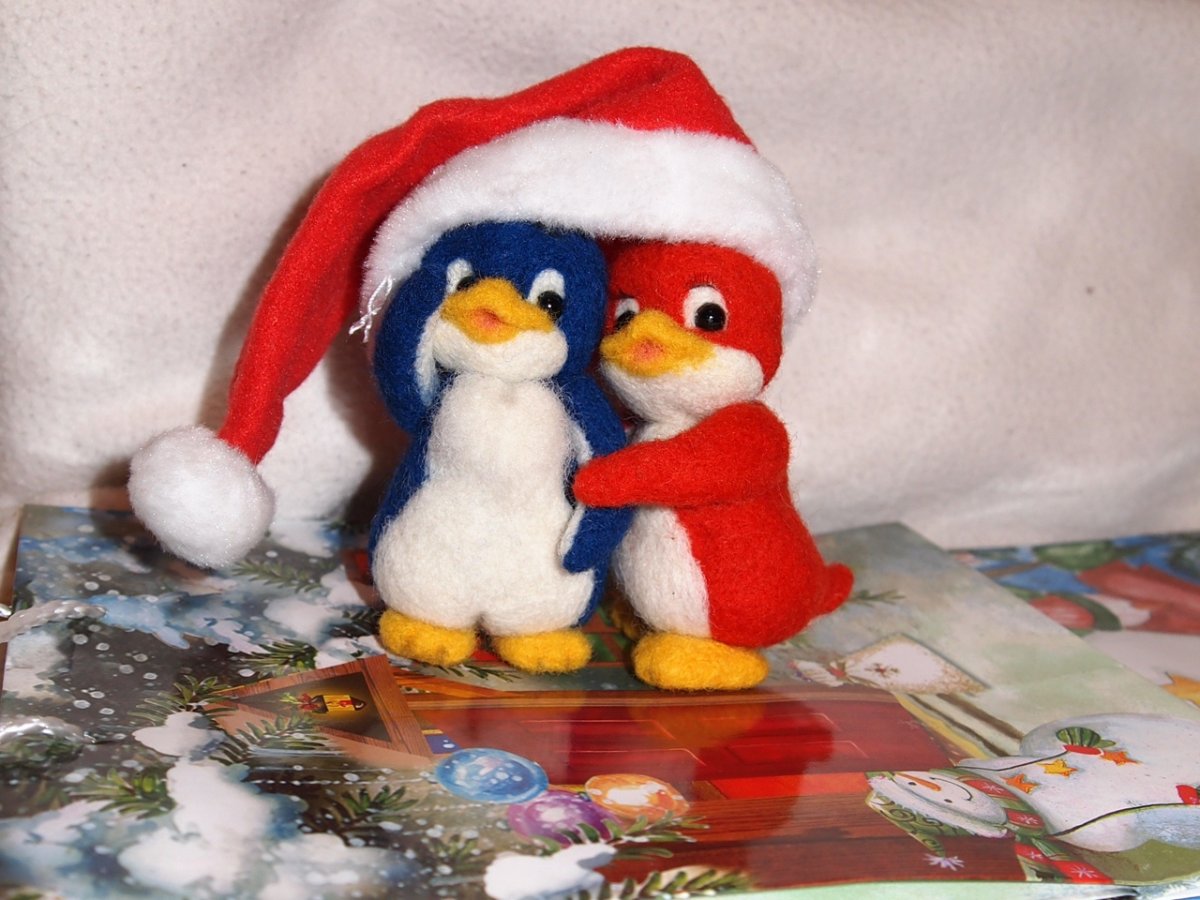 Снежная фигура пингвиненка Лоло