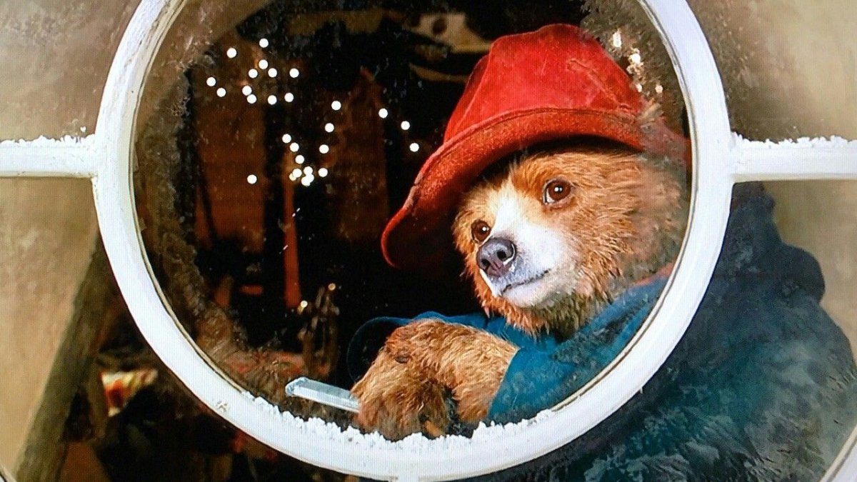 Елизавета 2 и Медвежонок Паддингтон