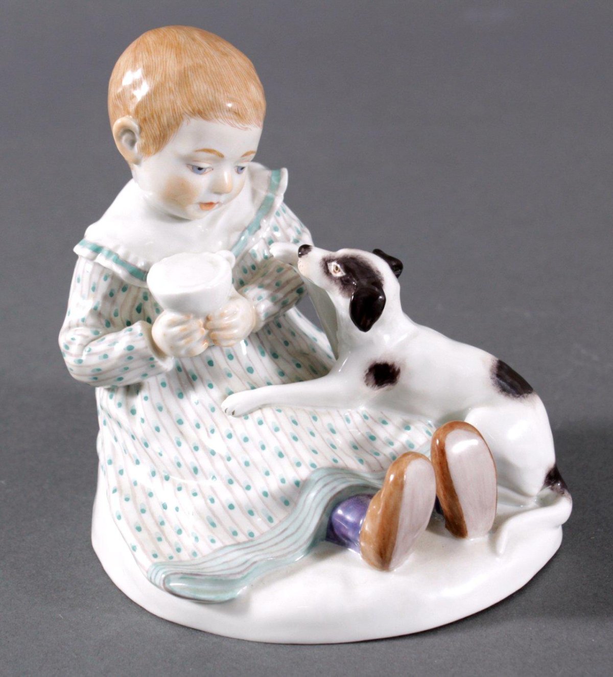 Фарфоровая статуэтка "дети"