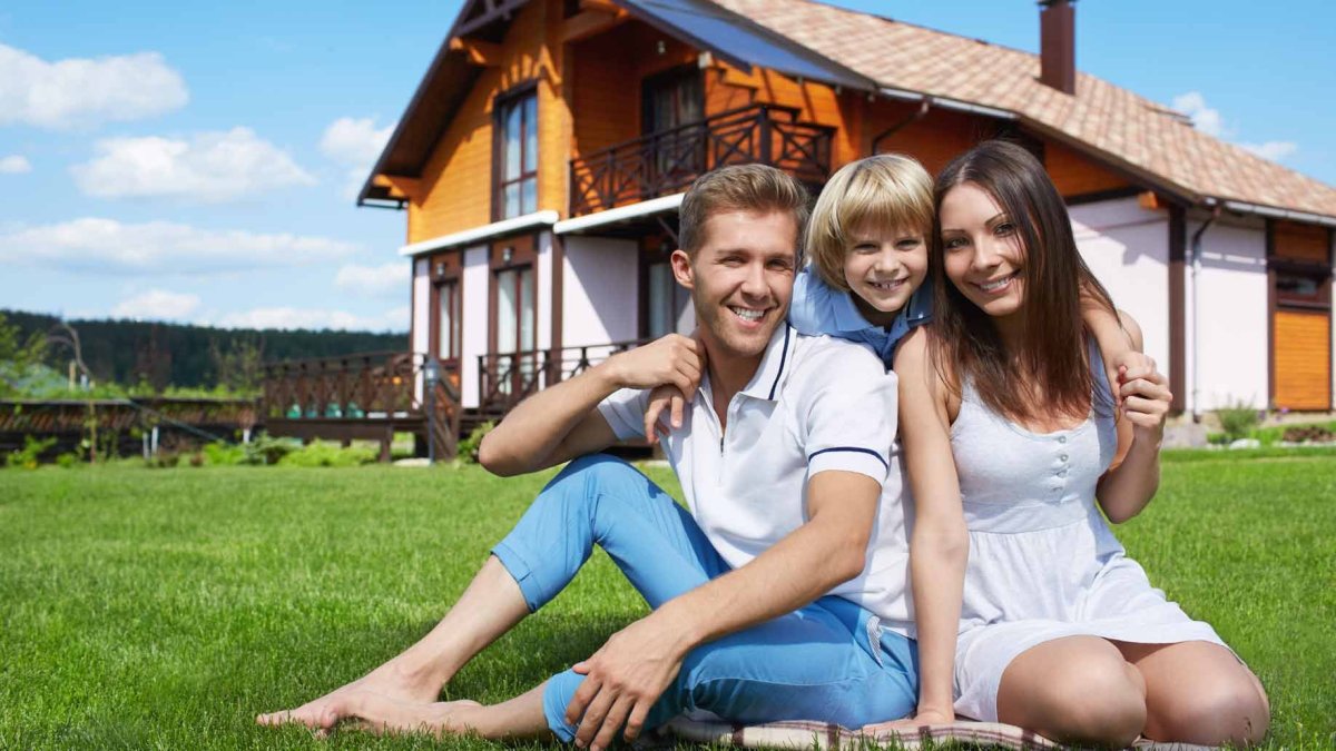 Семья в домике