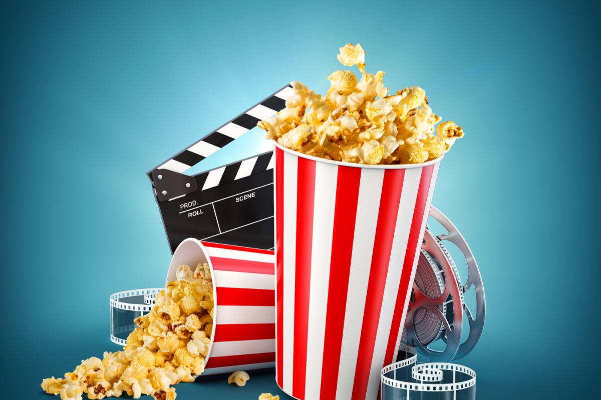 Дети в кинотеатре с попкорном