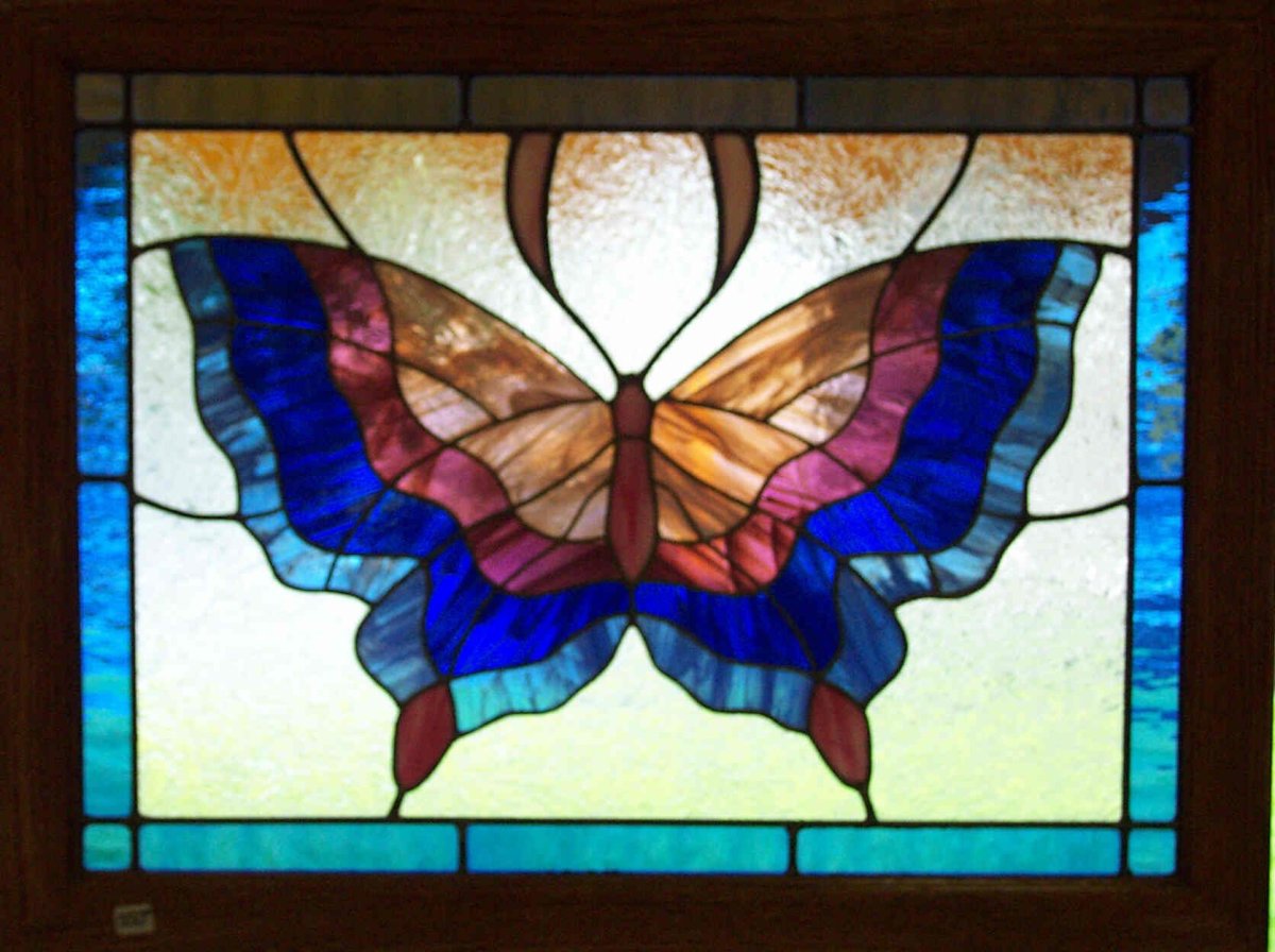 Витражная бабочка