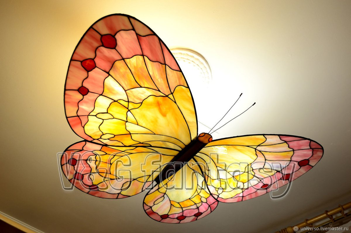 Бабочка мозаика из стекла