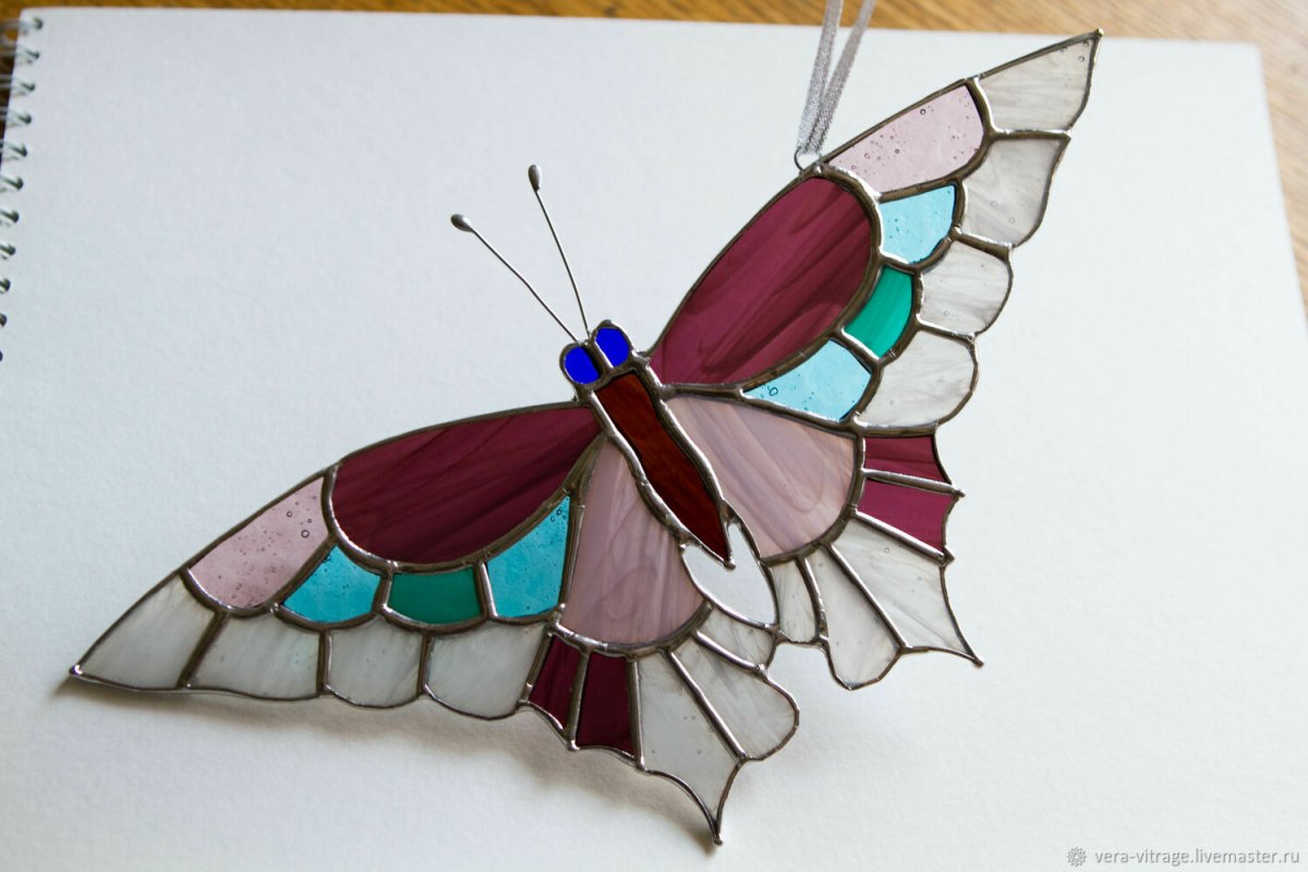 Витражи мотыльки