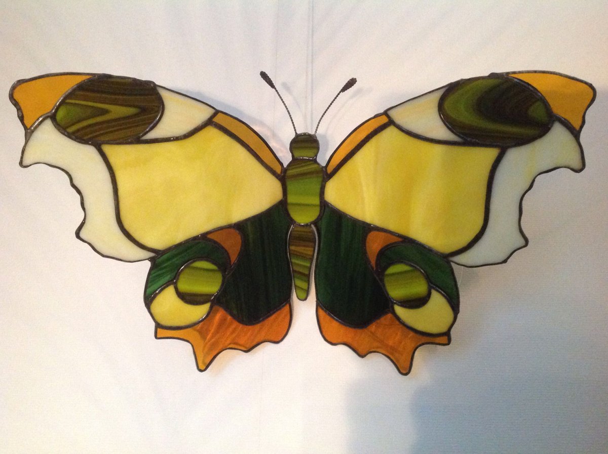 Бабочки витражными красками