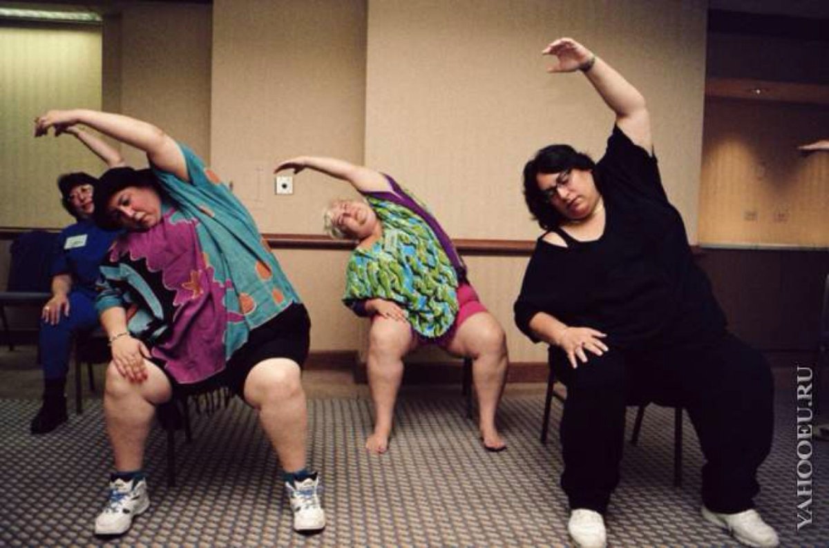 Толстые женщины в спортзале