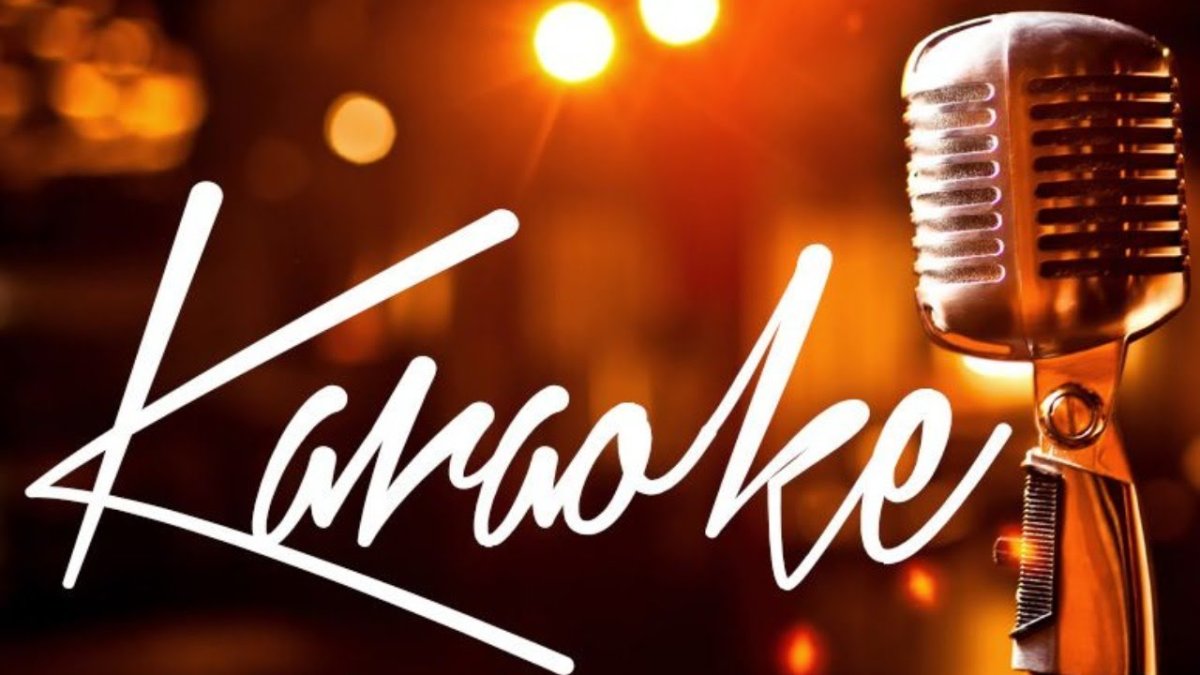 Собака с гитарой