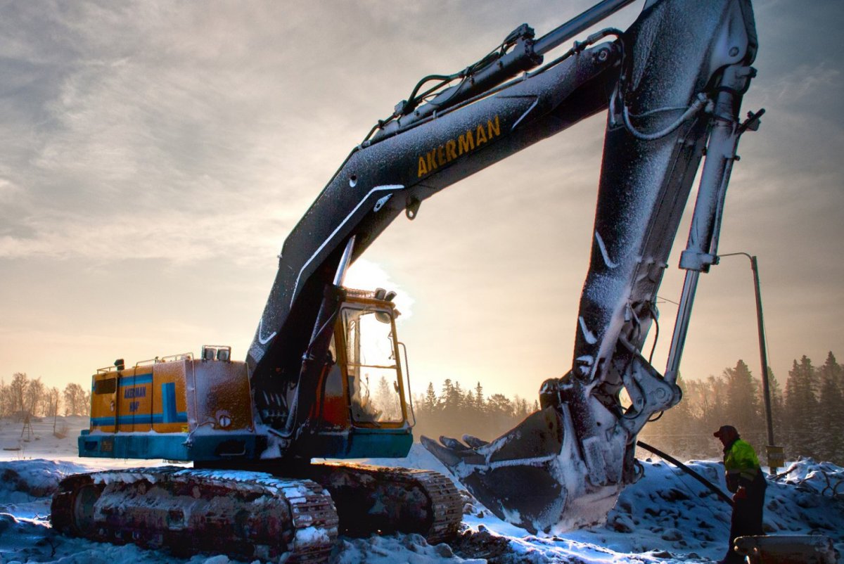 Экскаватор зима