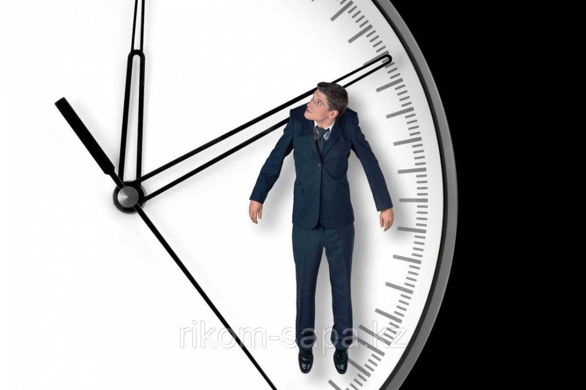 Человек с часами на руке